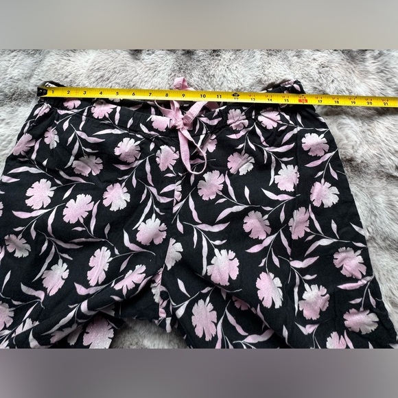 Victoria's Secret Pajamas Women's Small 2 Piece Sparkly Carnations on black - Picture 8 of 15